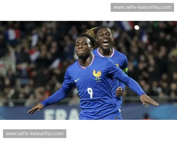 光芒与荣耀：国奥队点燃足球梦想，挑战高卢雄鸡的荣耀之夜